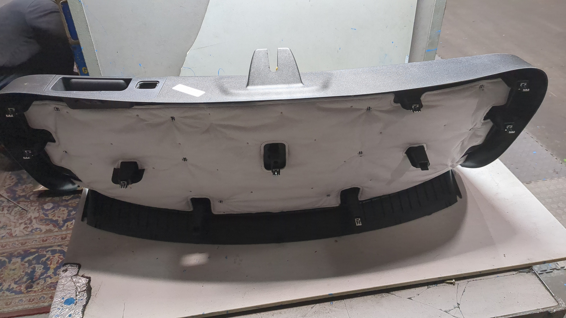 Обшивка двери багажника