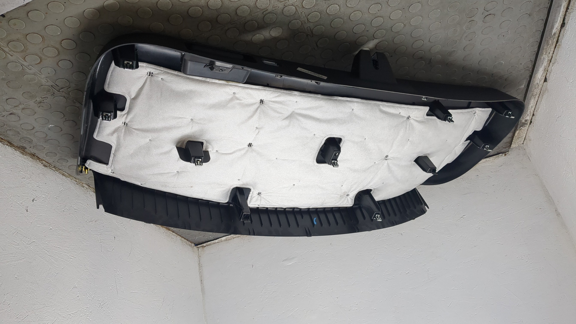 Обшивка двери багажника