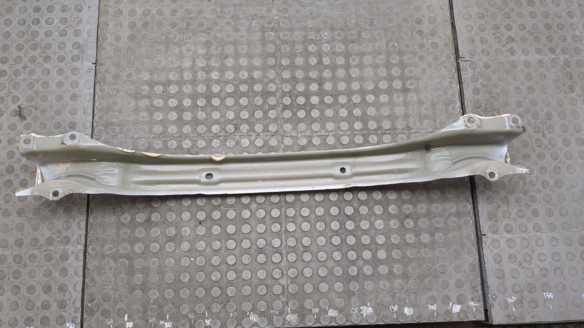 Усилитель заднего бампера