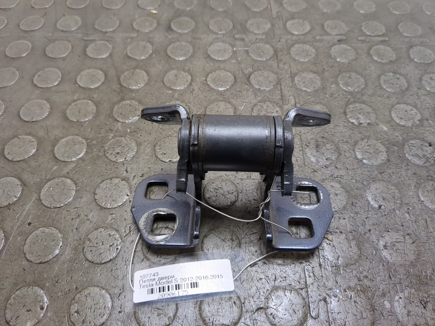 Петля двери