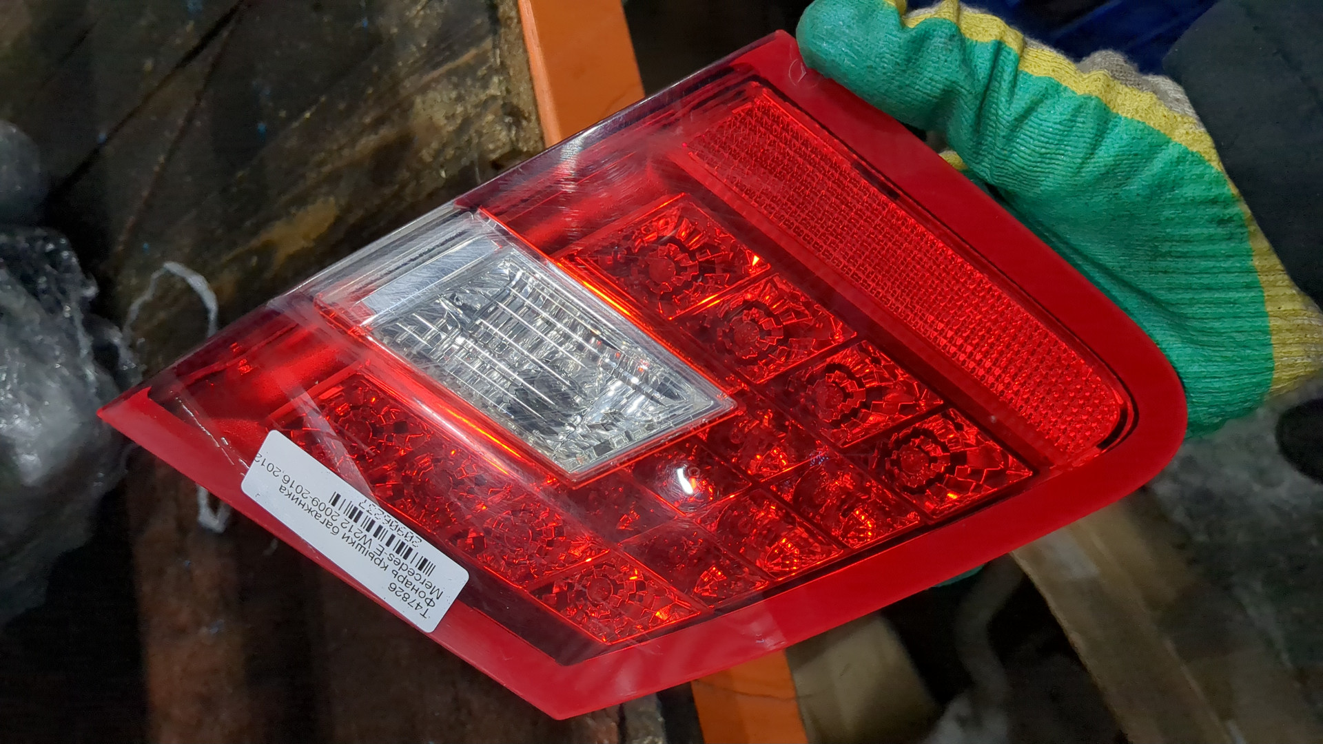 Фонарь задний внутренний правый
