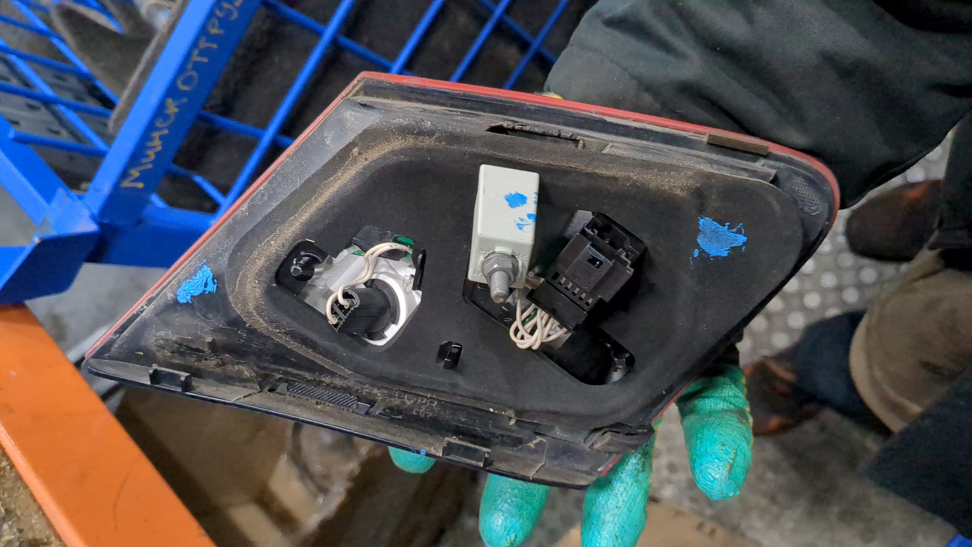 Фонарь задний внутренний правый