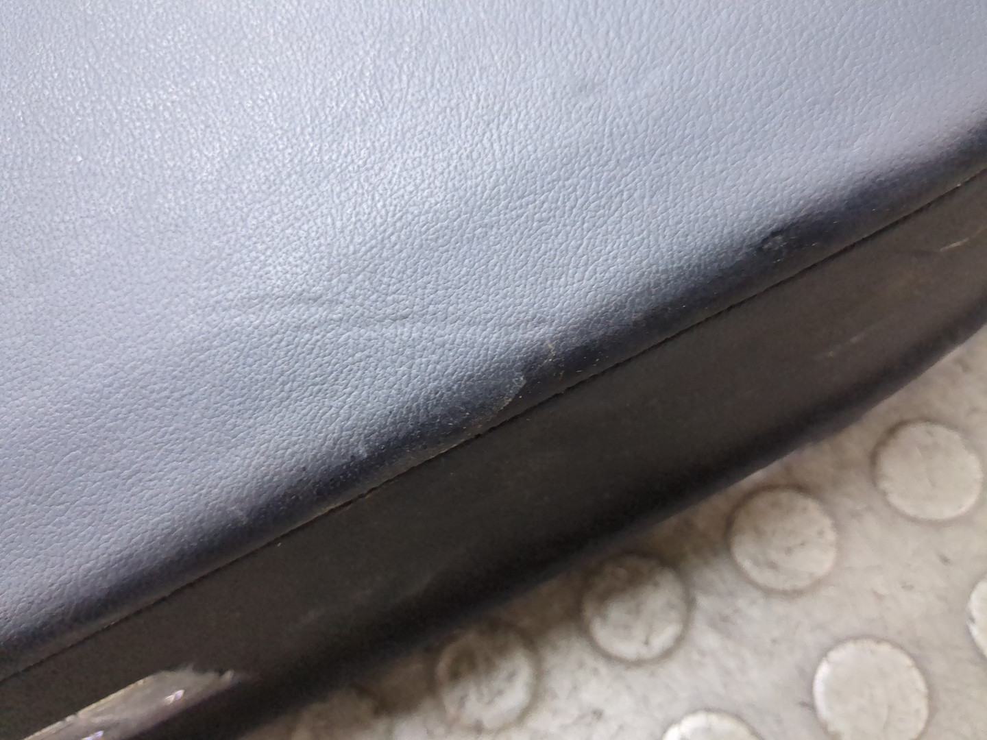 Обшивка двери передней правой