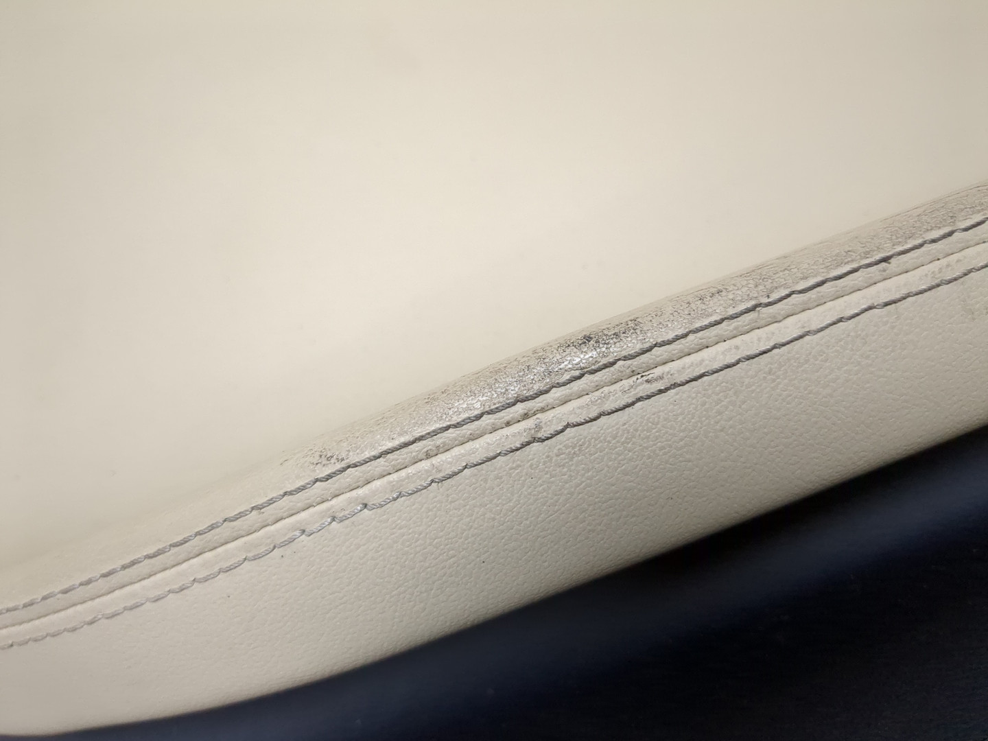 Обшивка двери передней правой