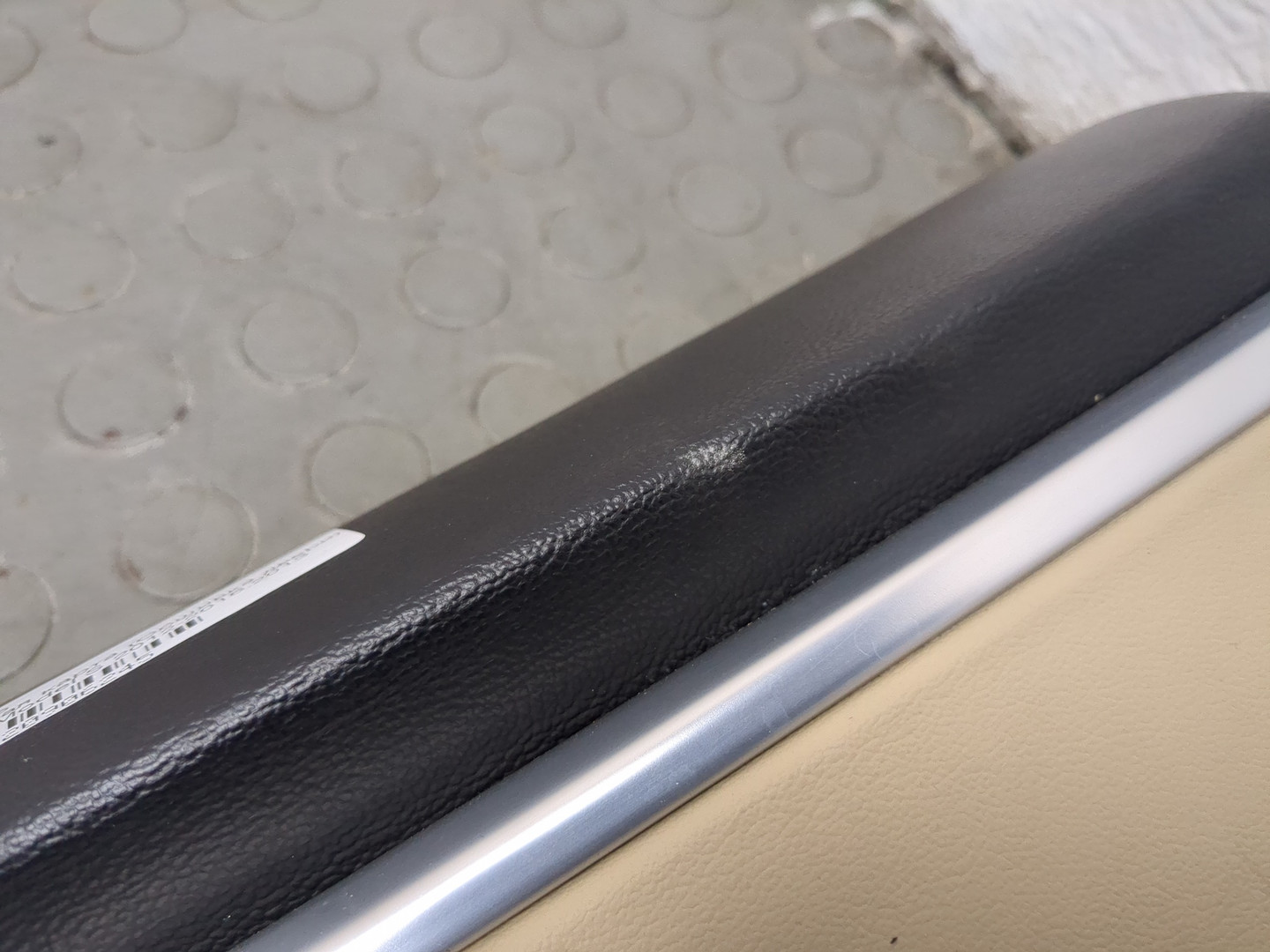 Обшивка двери передней правой