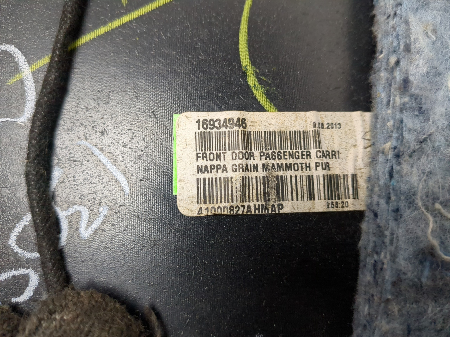 Обшивка двери передней правой