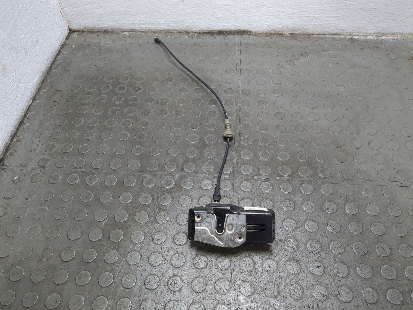 Замок двери передней правой