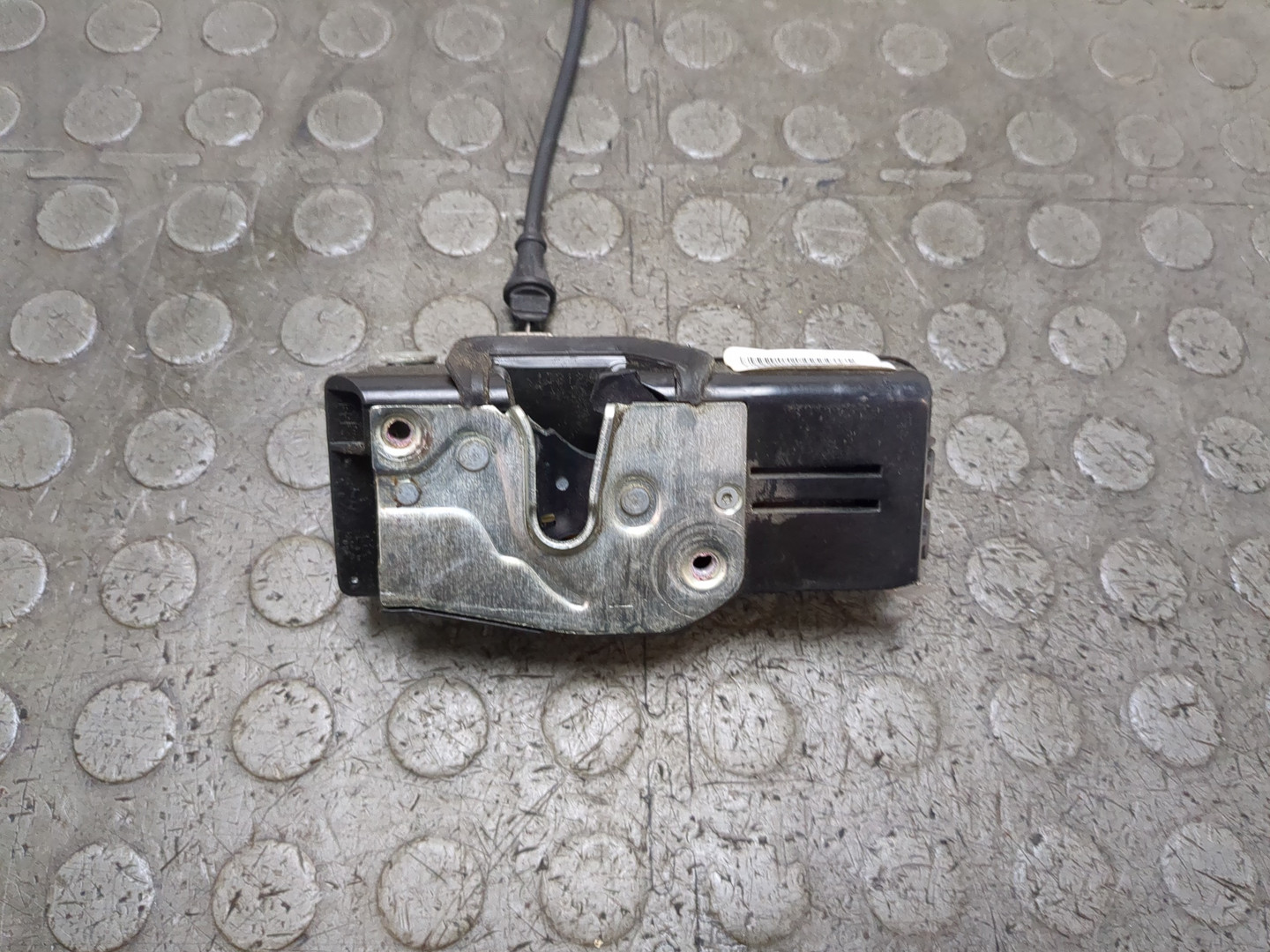 Замок двери передней правой