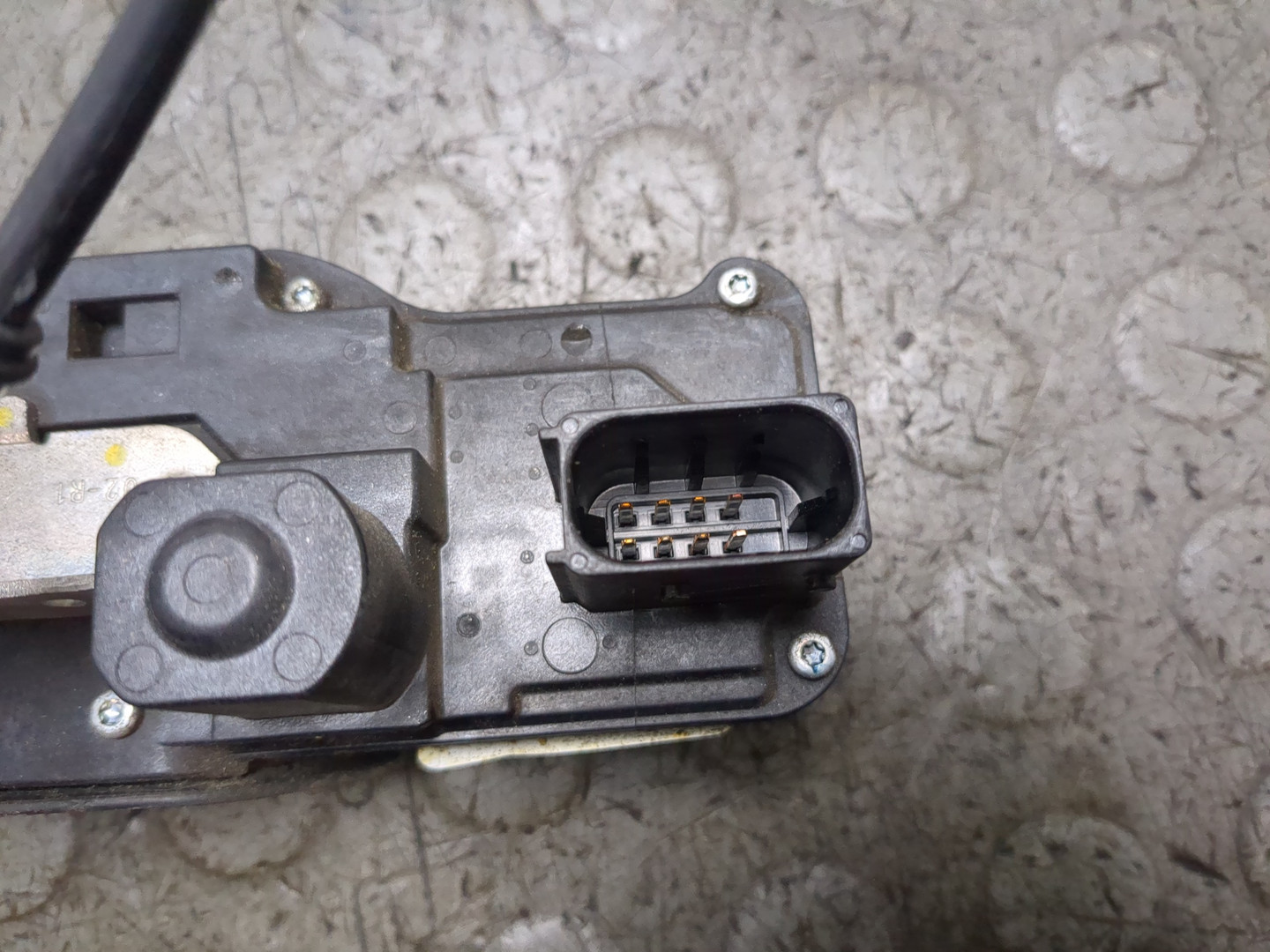 Замок двери передней правой