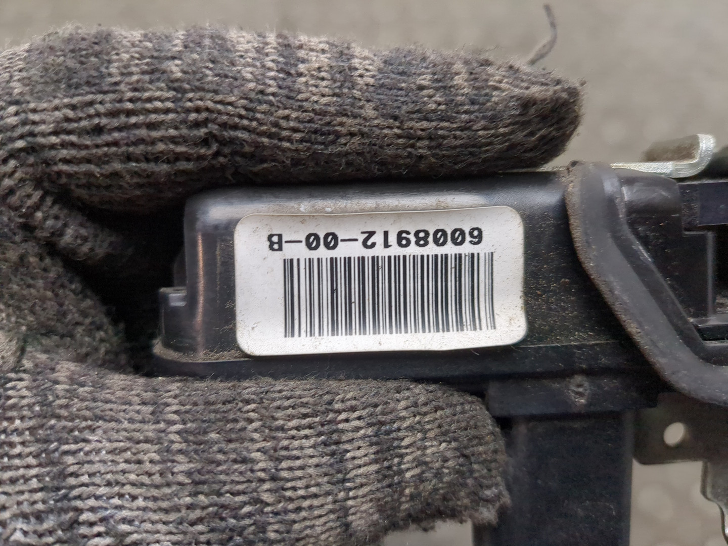 Замок двери передней правой