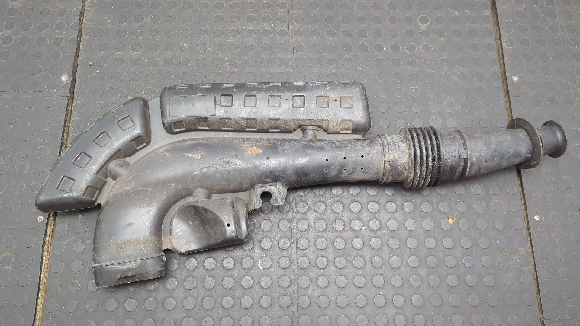 Резонатор воздушного фильтра