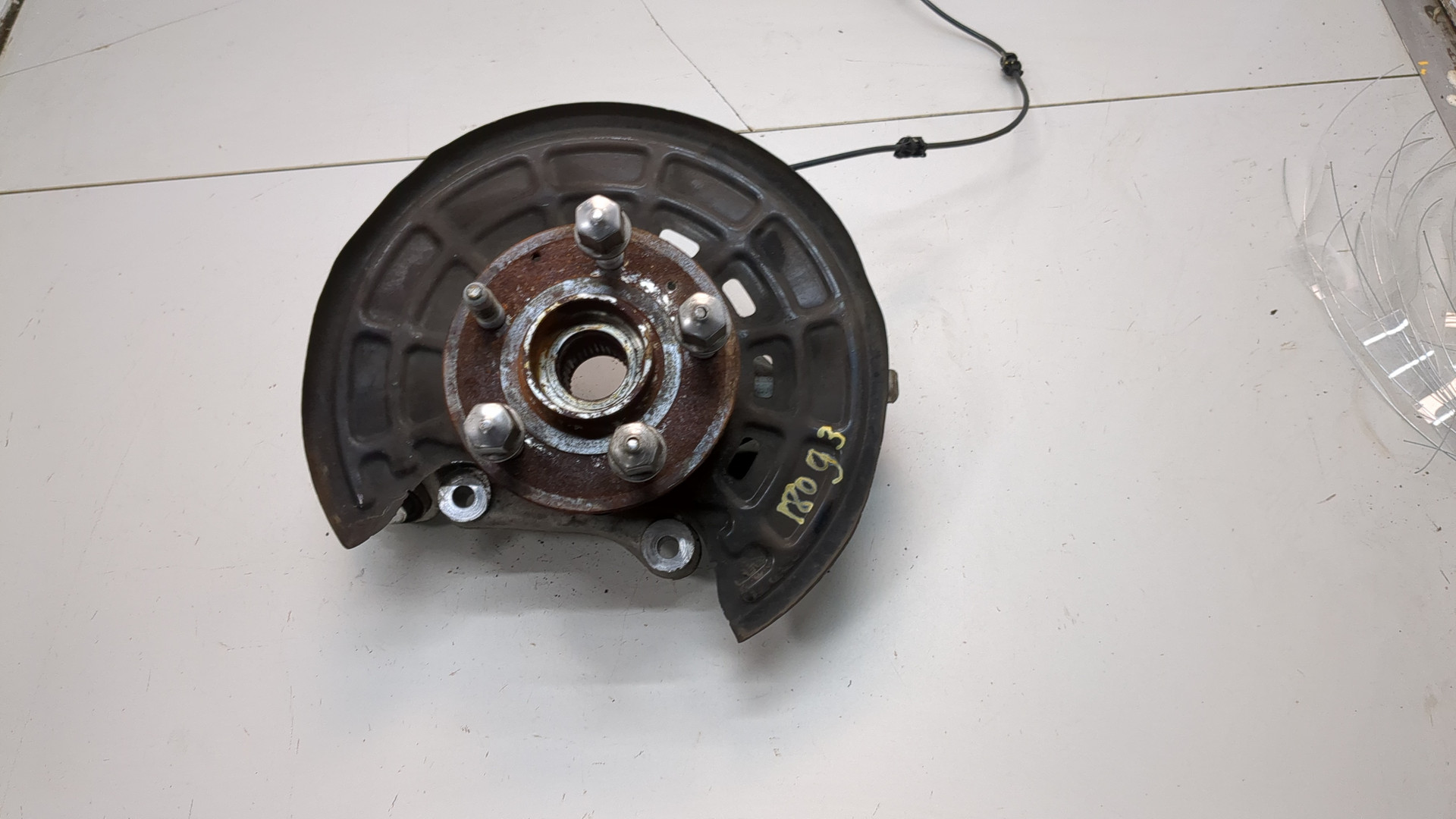 Кулак поворотный задний правый