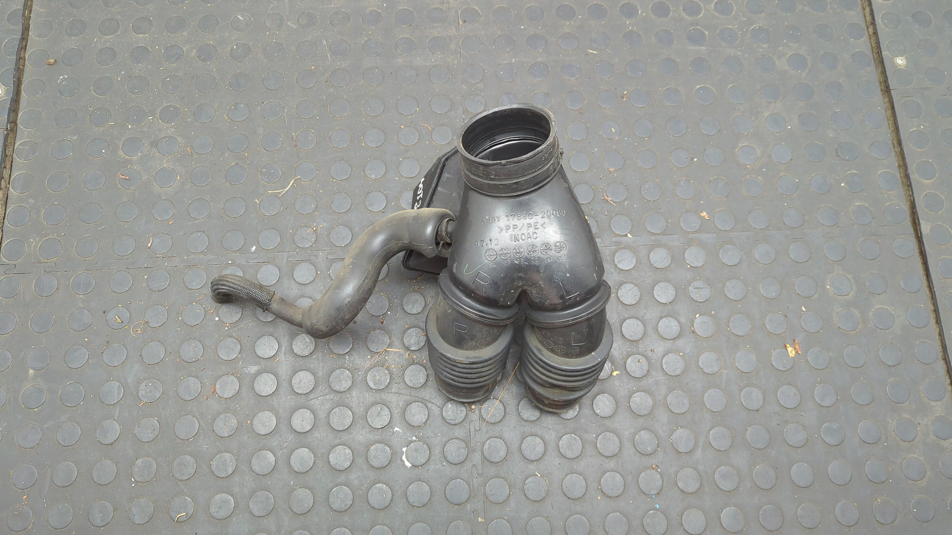 Резонатор воздушного фильтра