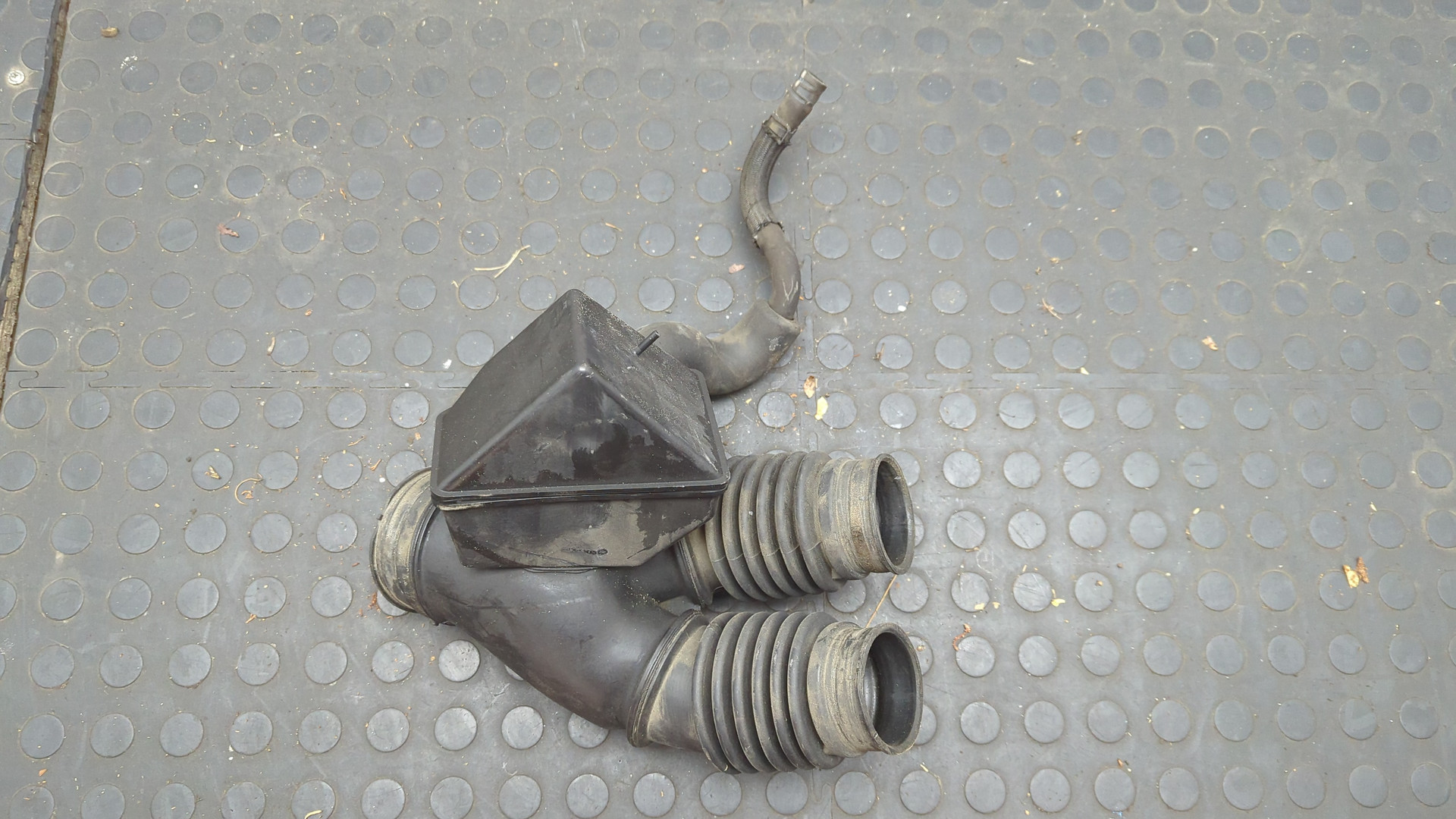 Резонатор воздушного фильтра