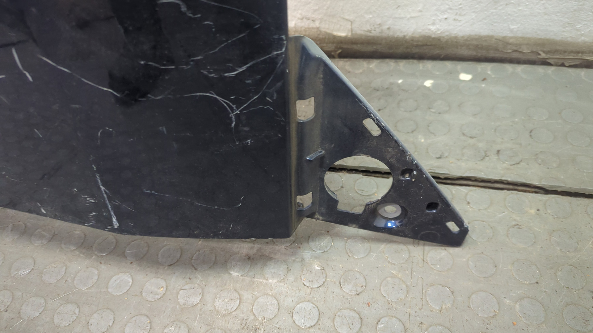 Крыло переднее левое