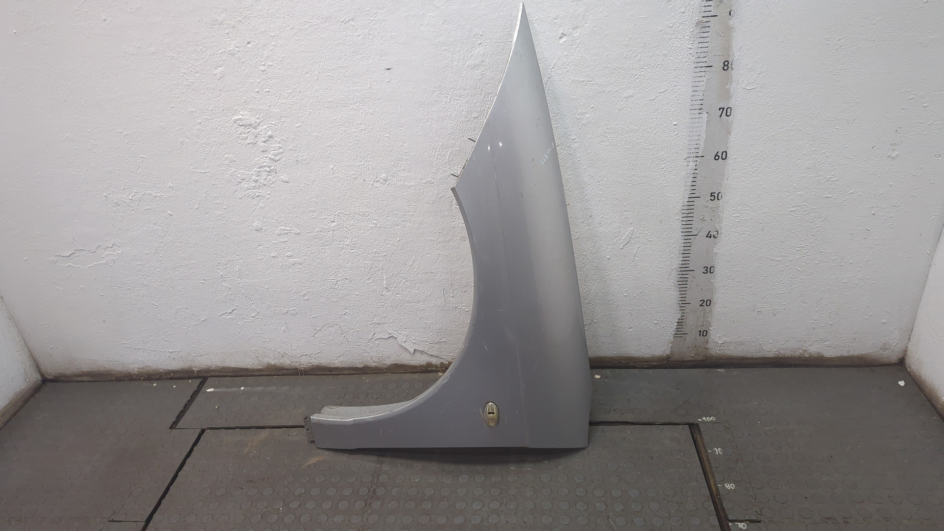 Крыло переднее левое