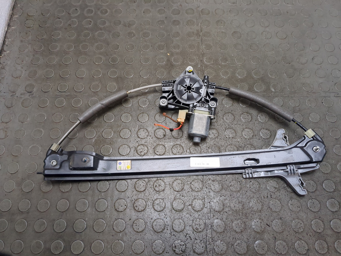 Стеклоподъемник электр. задний правый