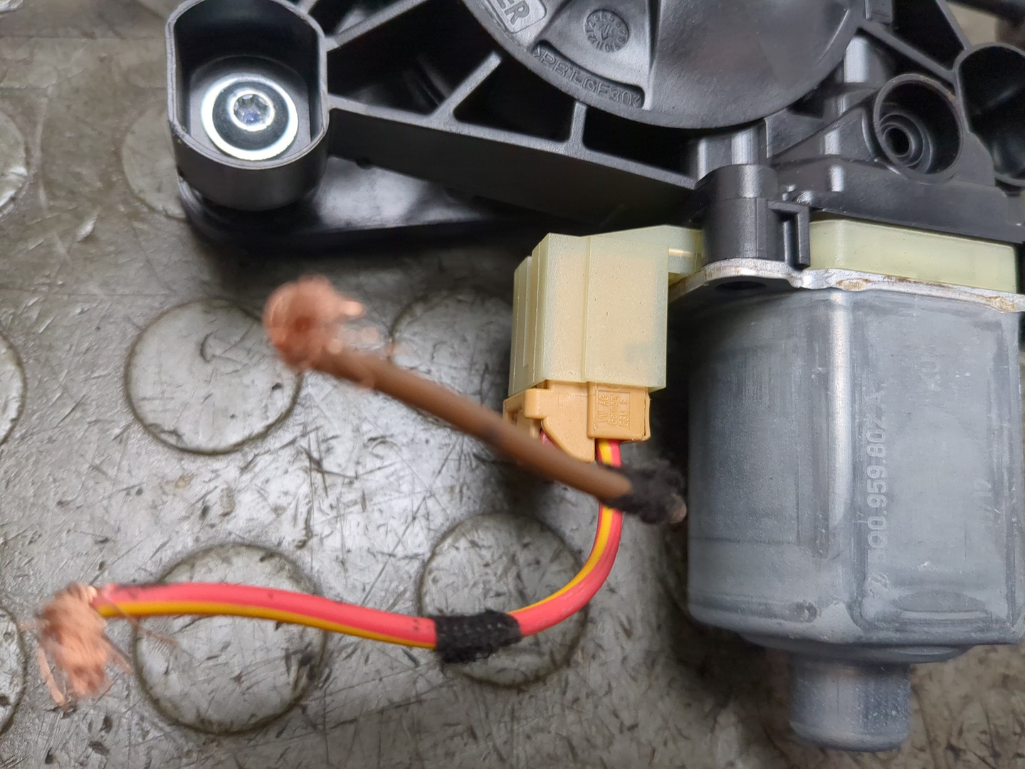 Стеклоподъемник электр. задний правый