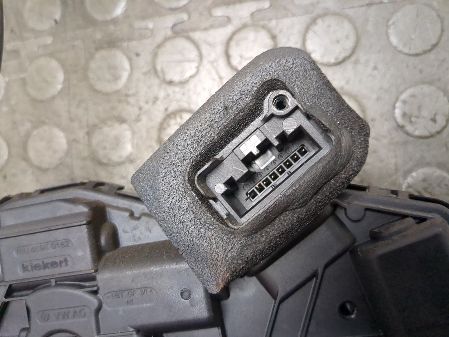 Замок двери задней правой