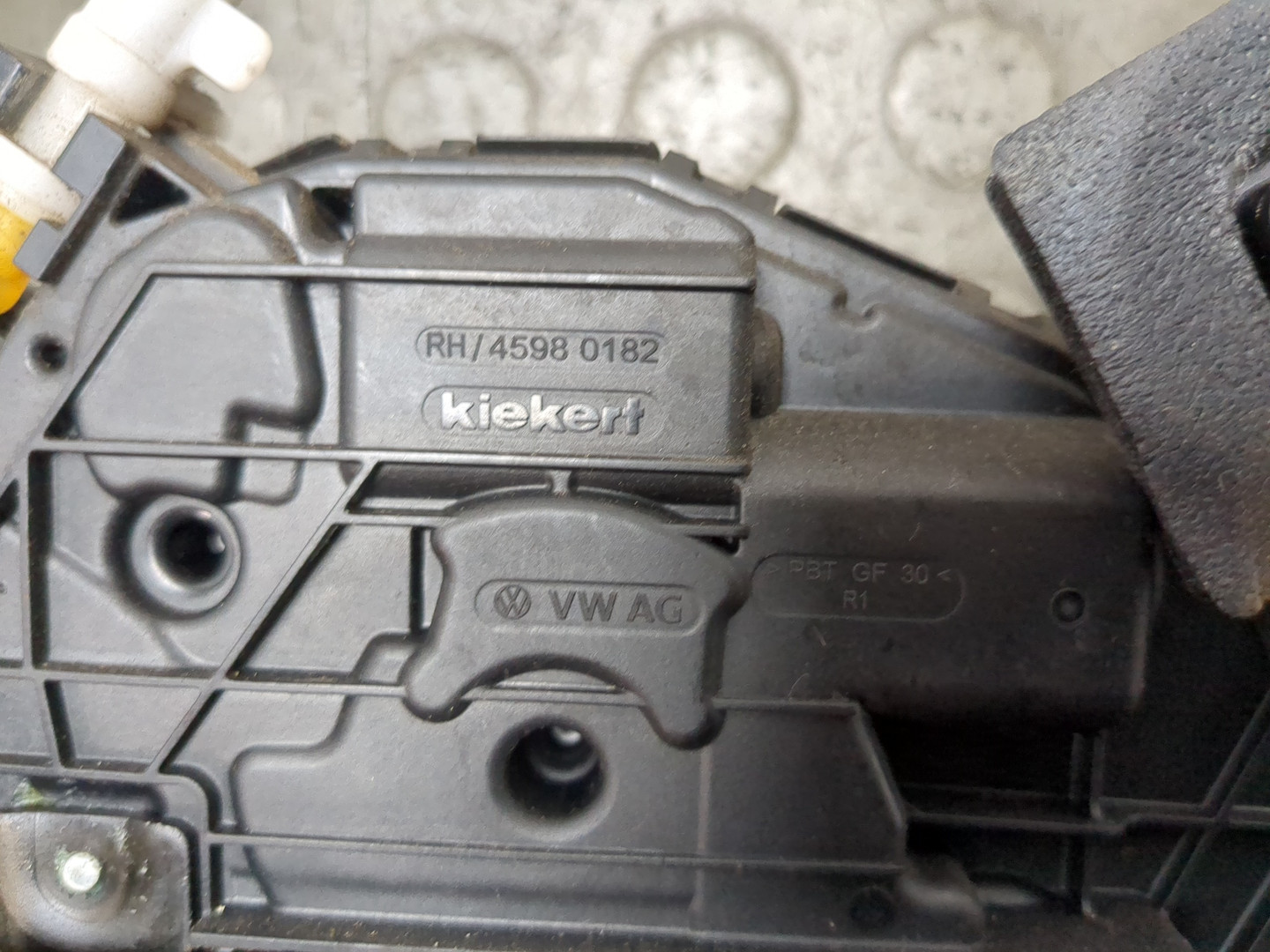 Замок двери задней правой