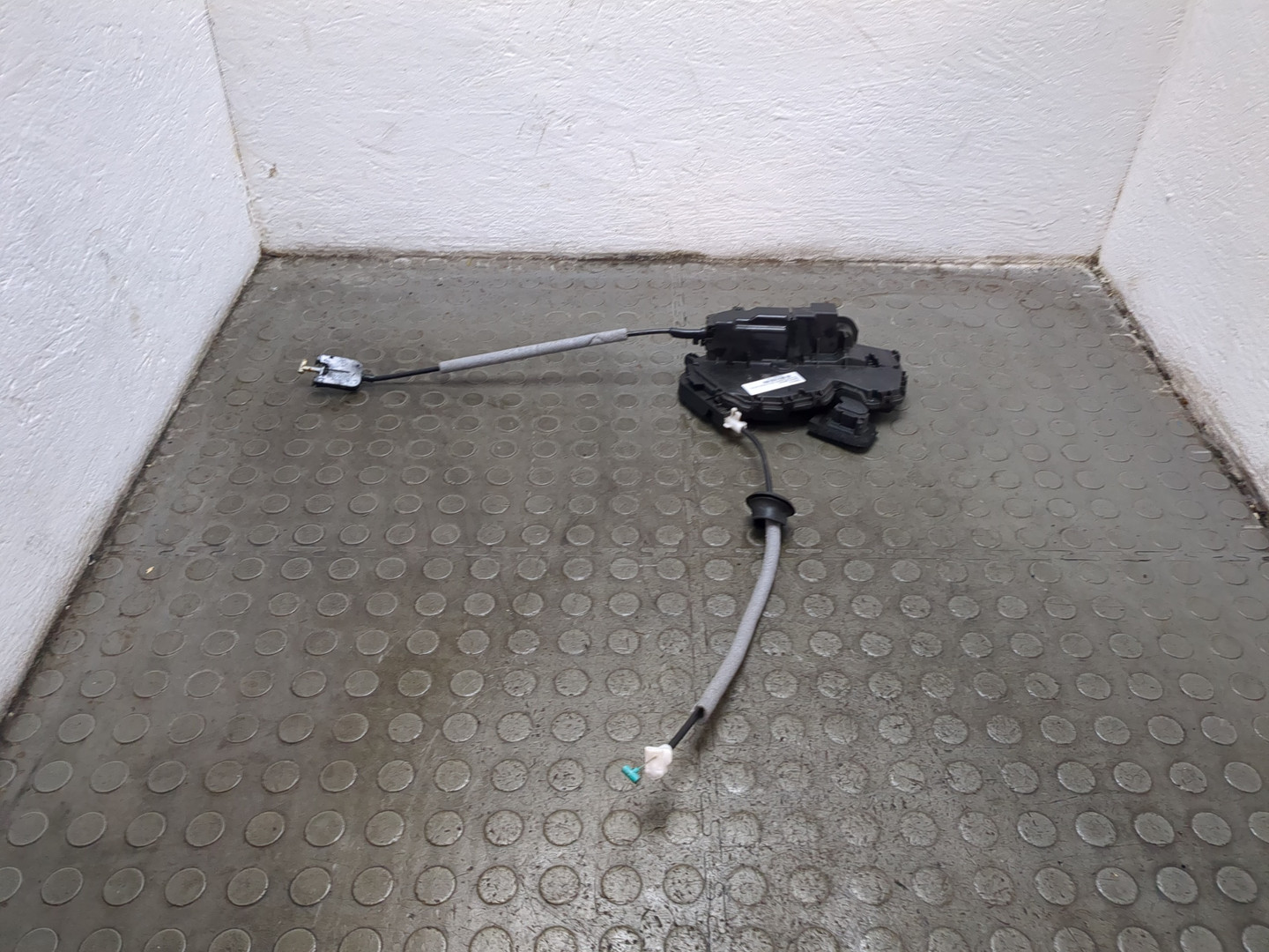 Замок двери задней правой