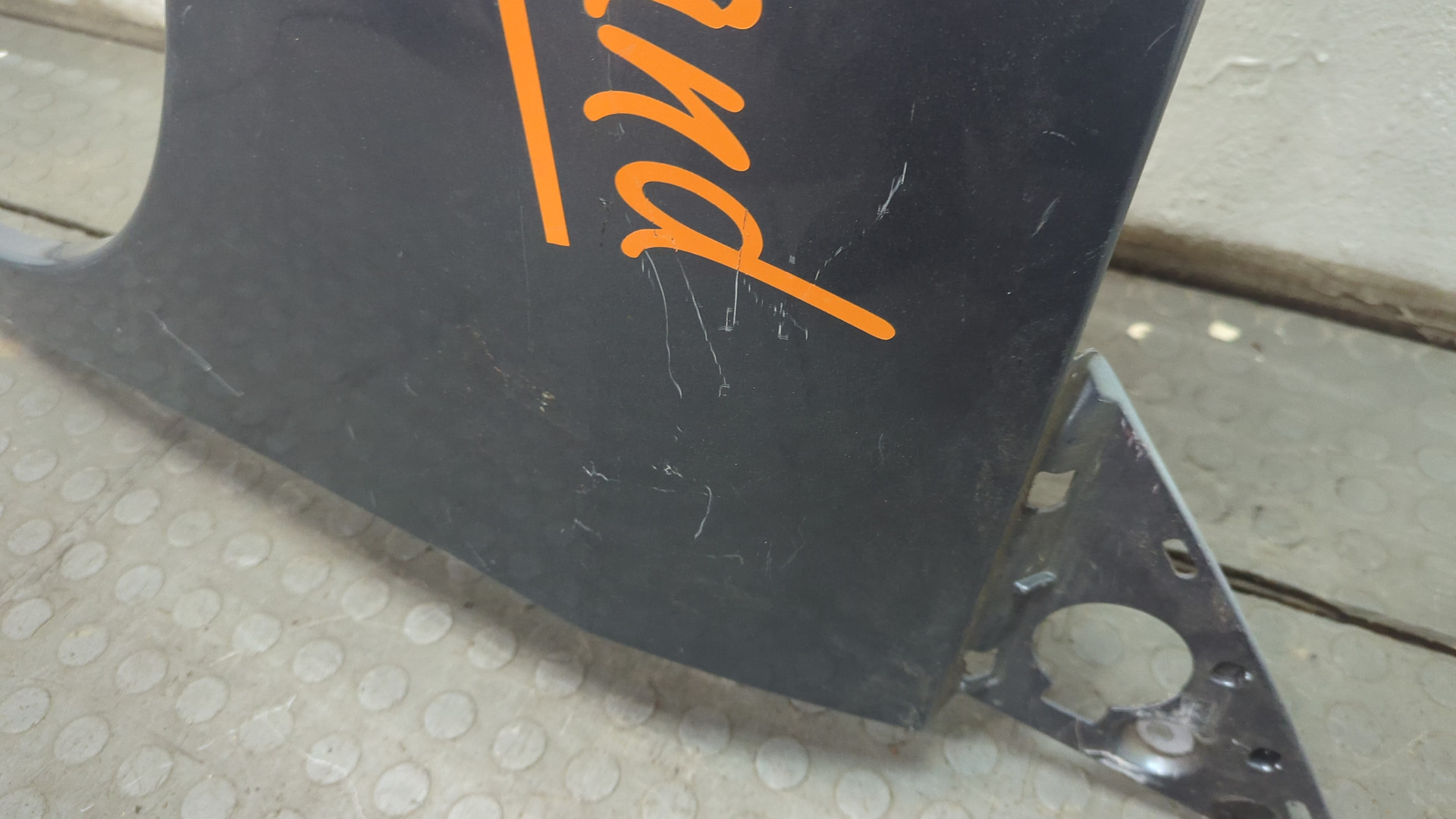 Крыло переднее левое