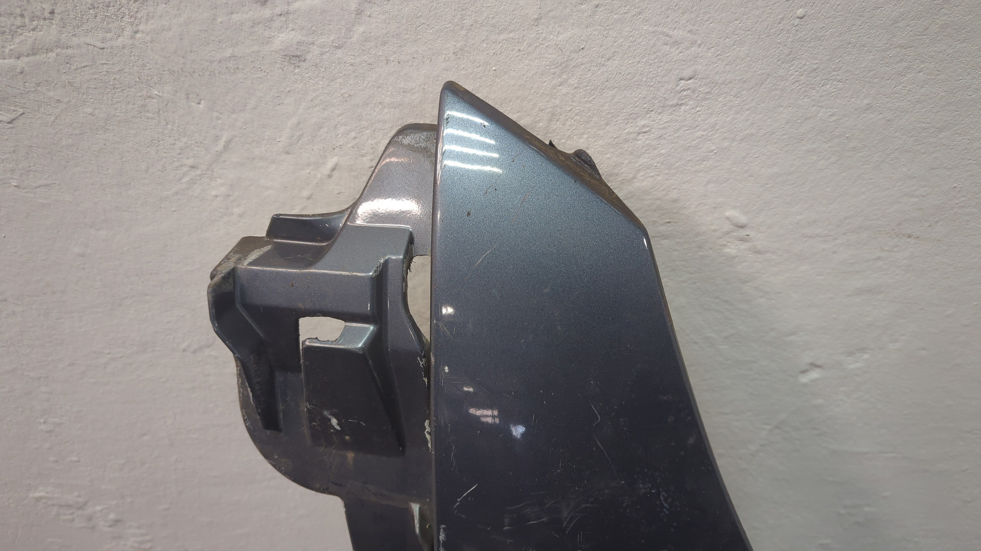 Крыло переднее левое