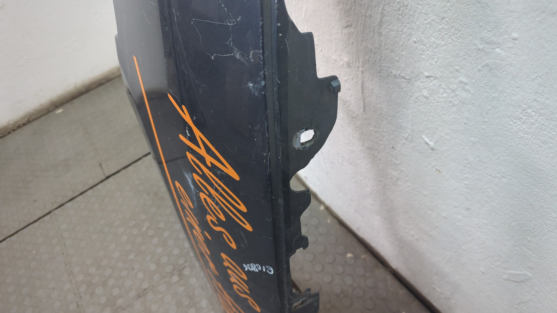 Крыло переднее левое