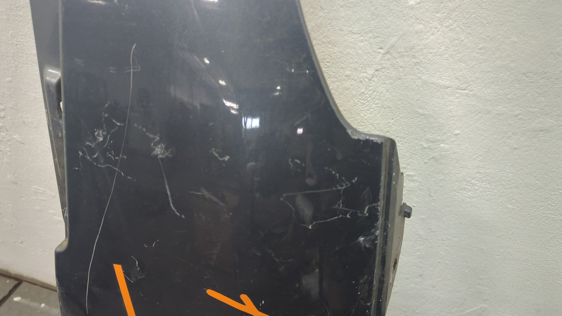 Крыло переднее левое