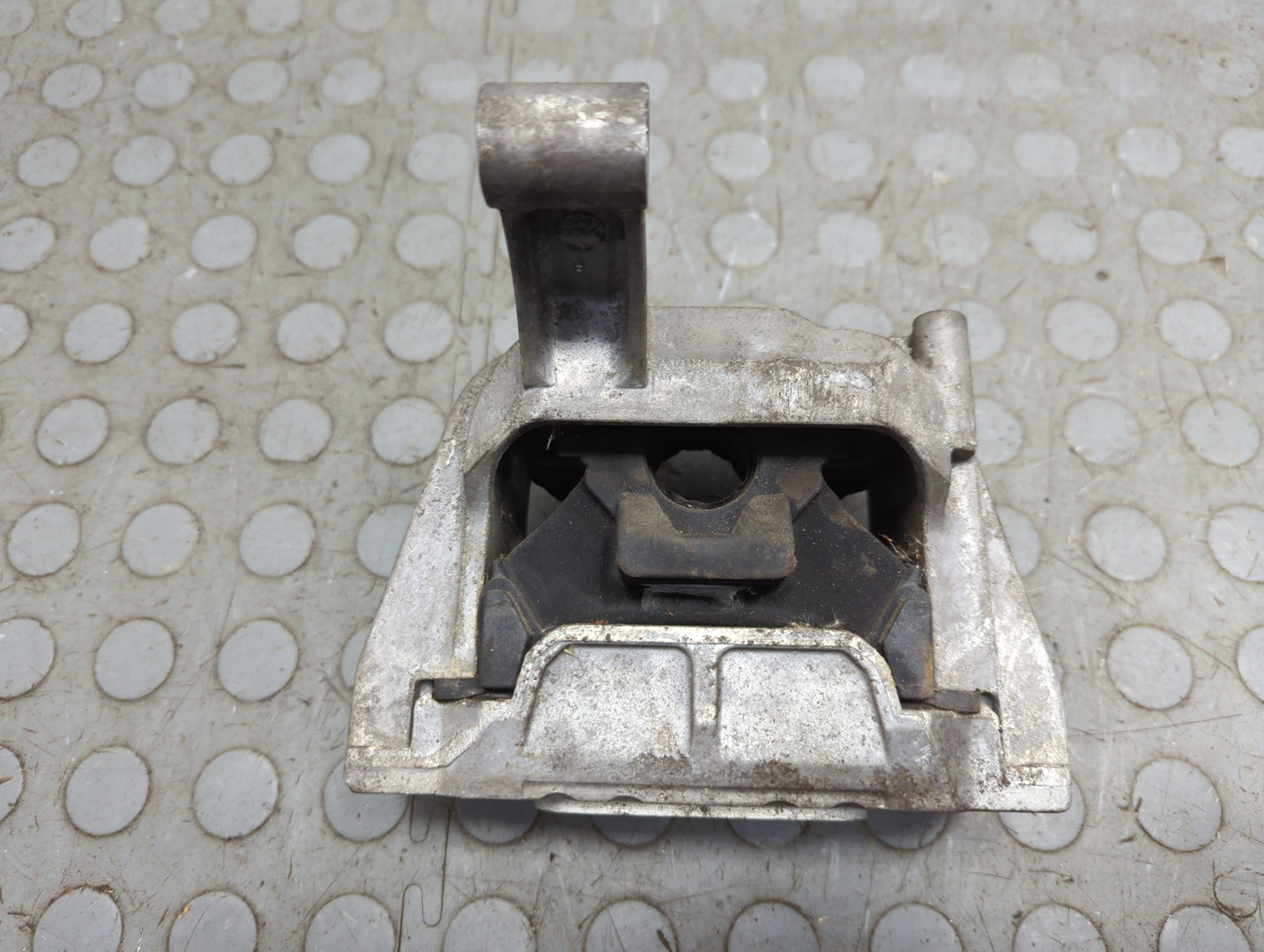 Опора двигателя