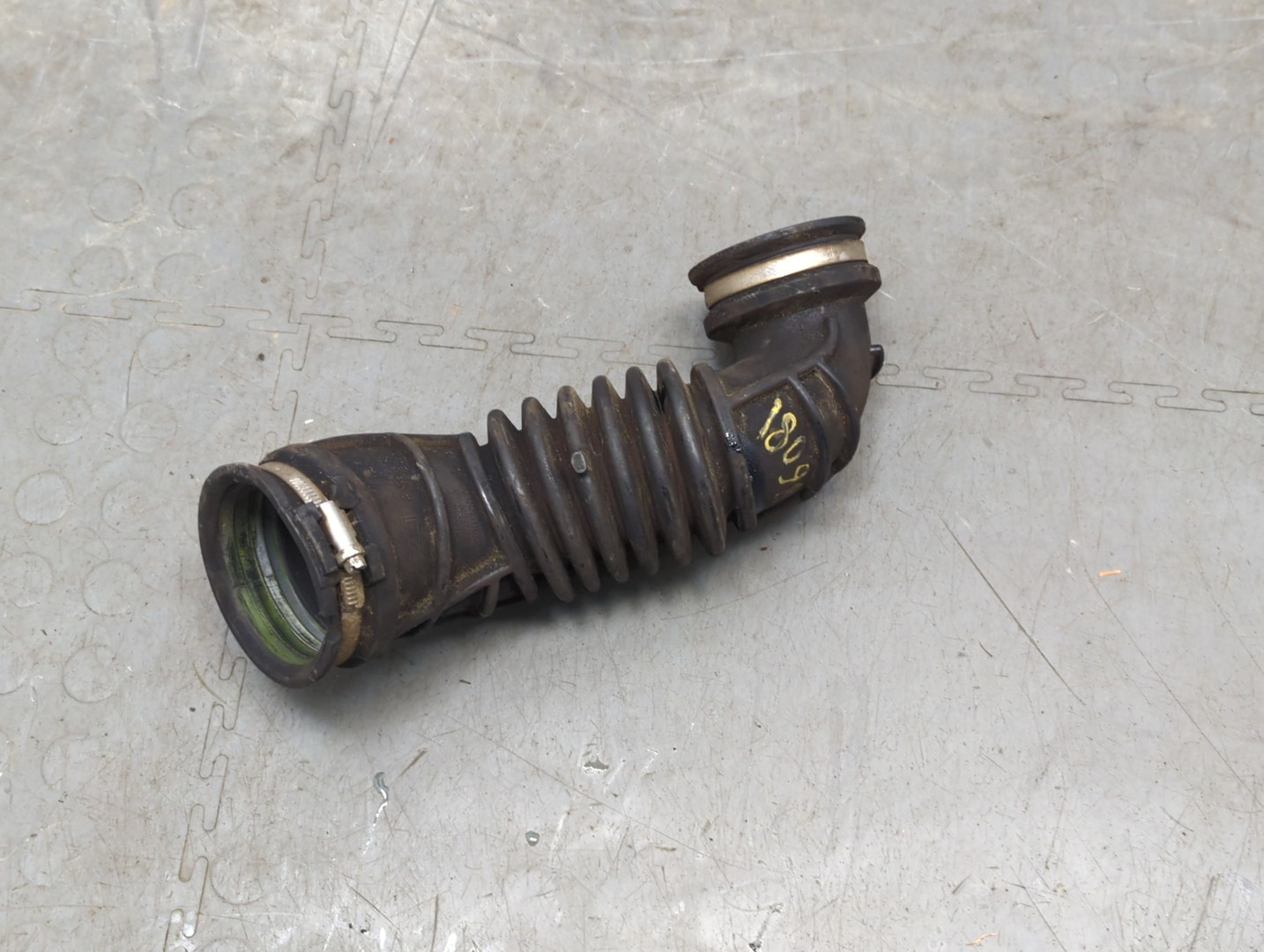 Патрубок воздушного фильтра