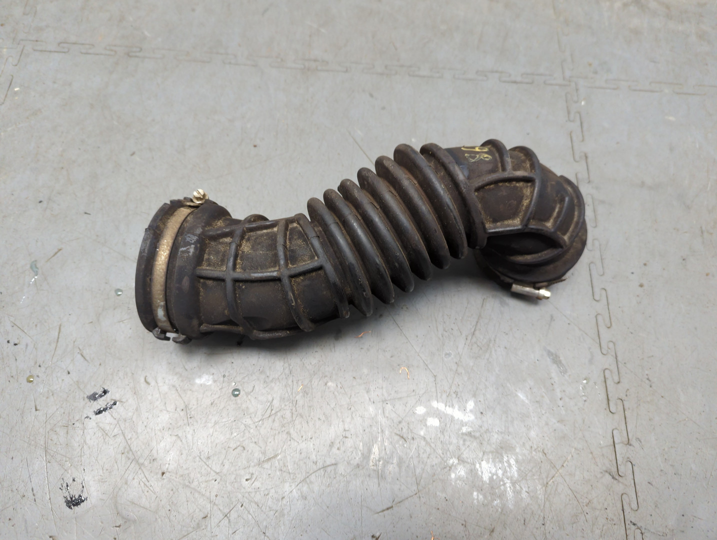 Патрубок воздушного фильтра