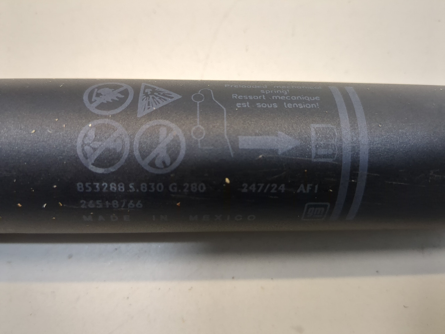 Амортизатор крышки багажника