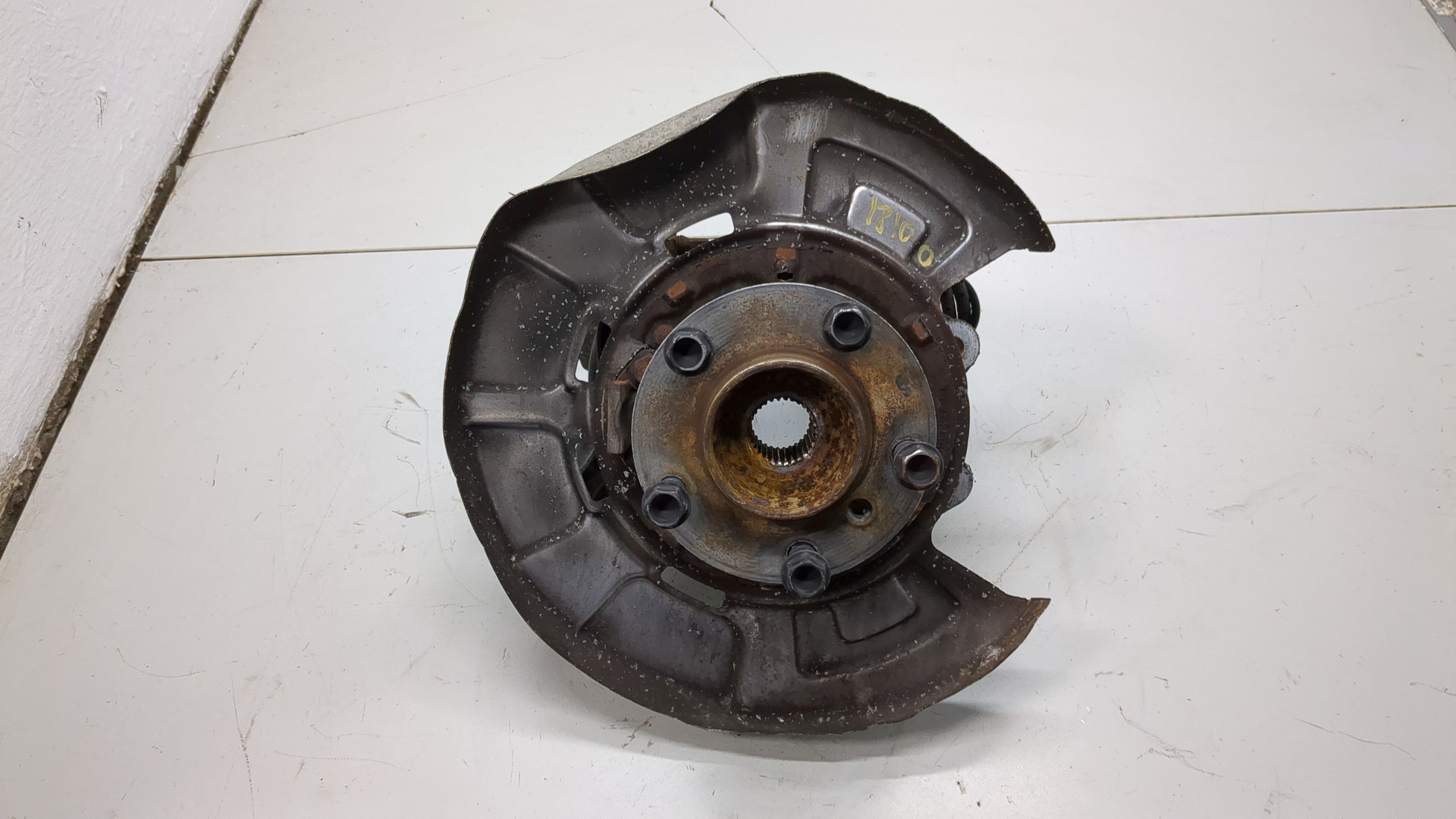 Кулак поворотный задний левый