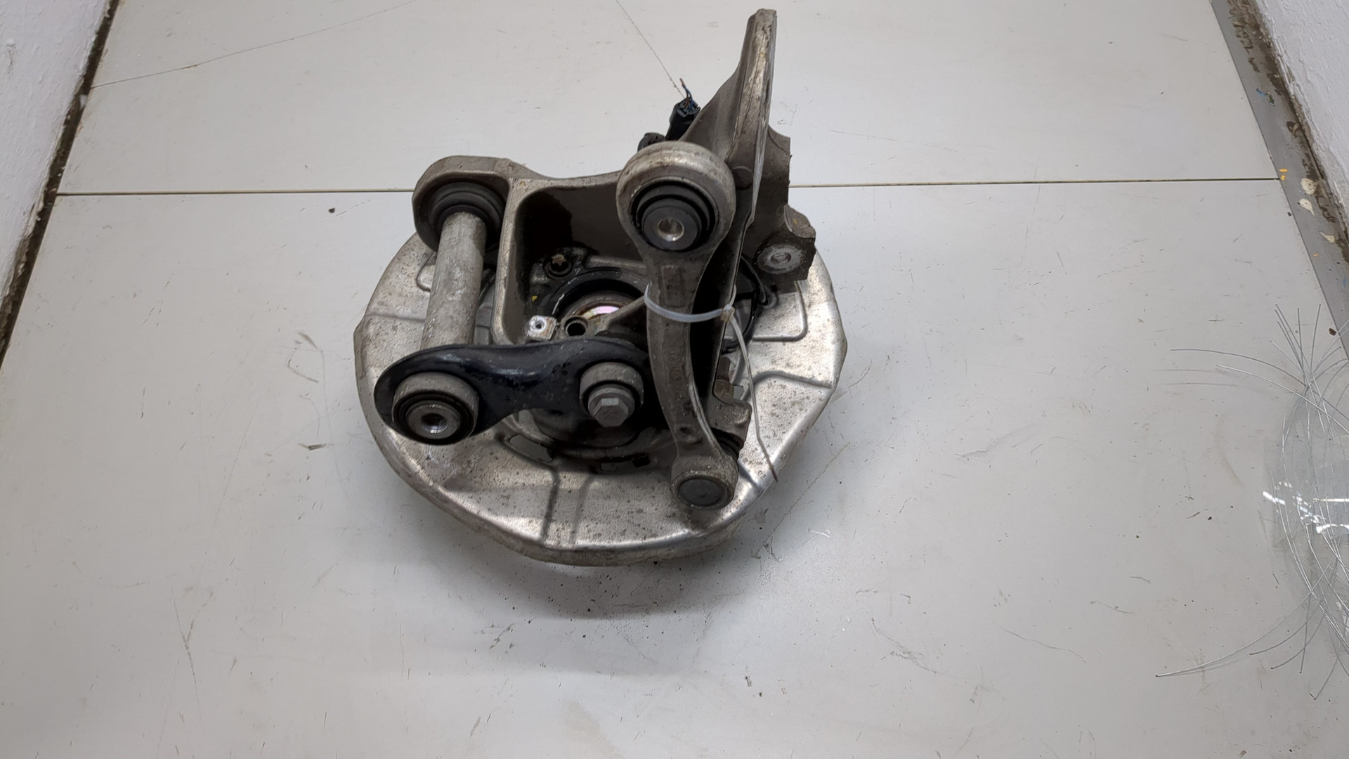 Кулак поворотный задний левый