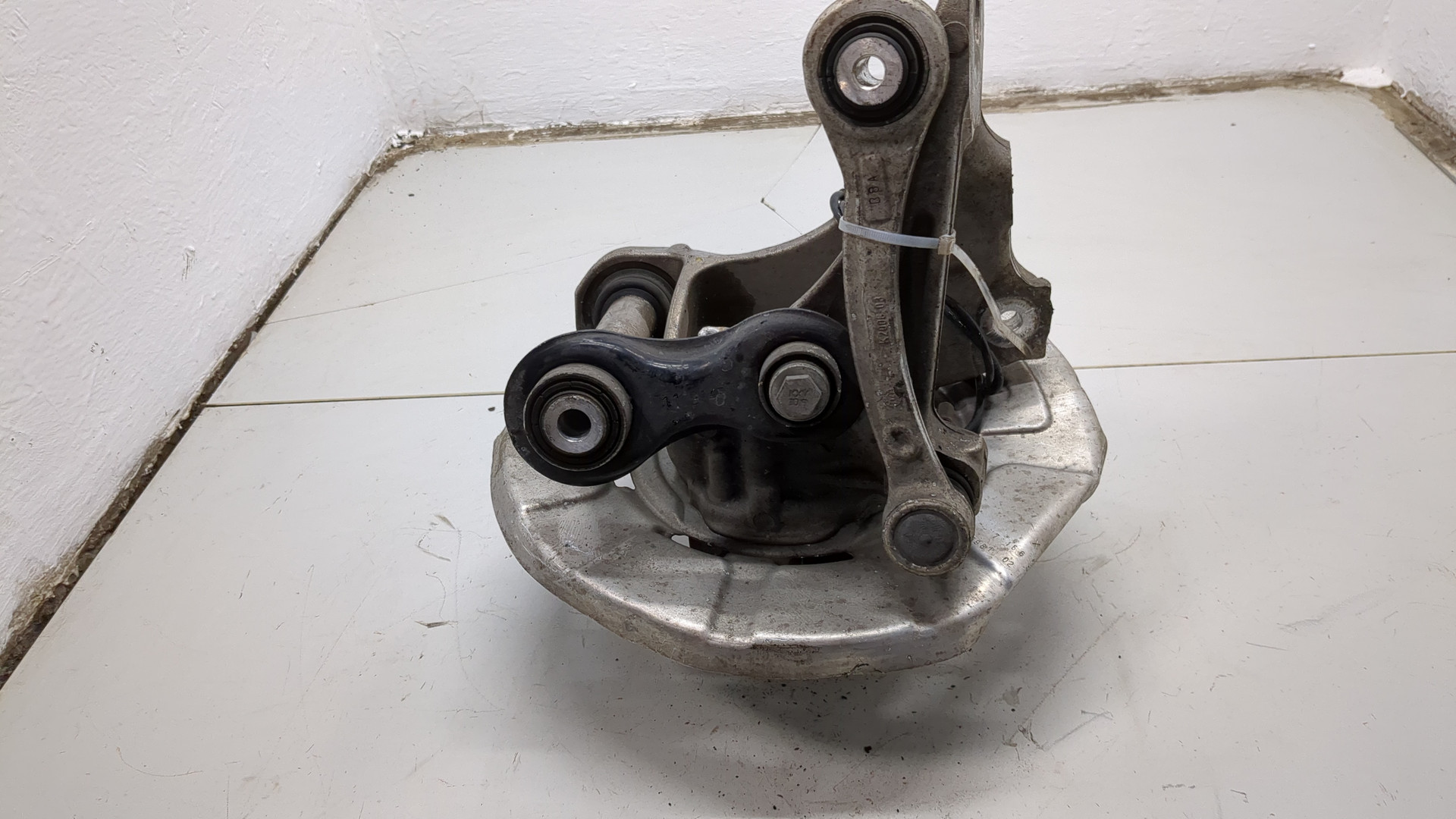 Кулак поворотный задний левый