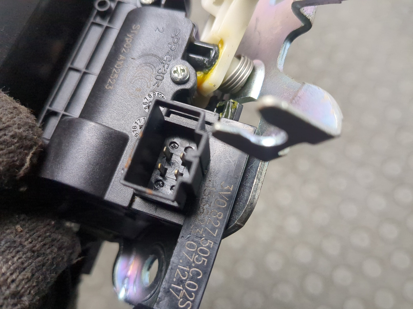 Замок багажника