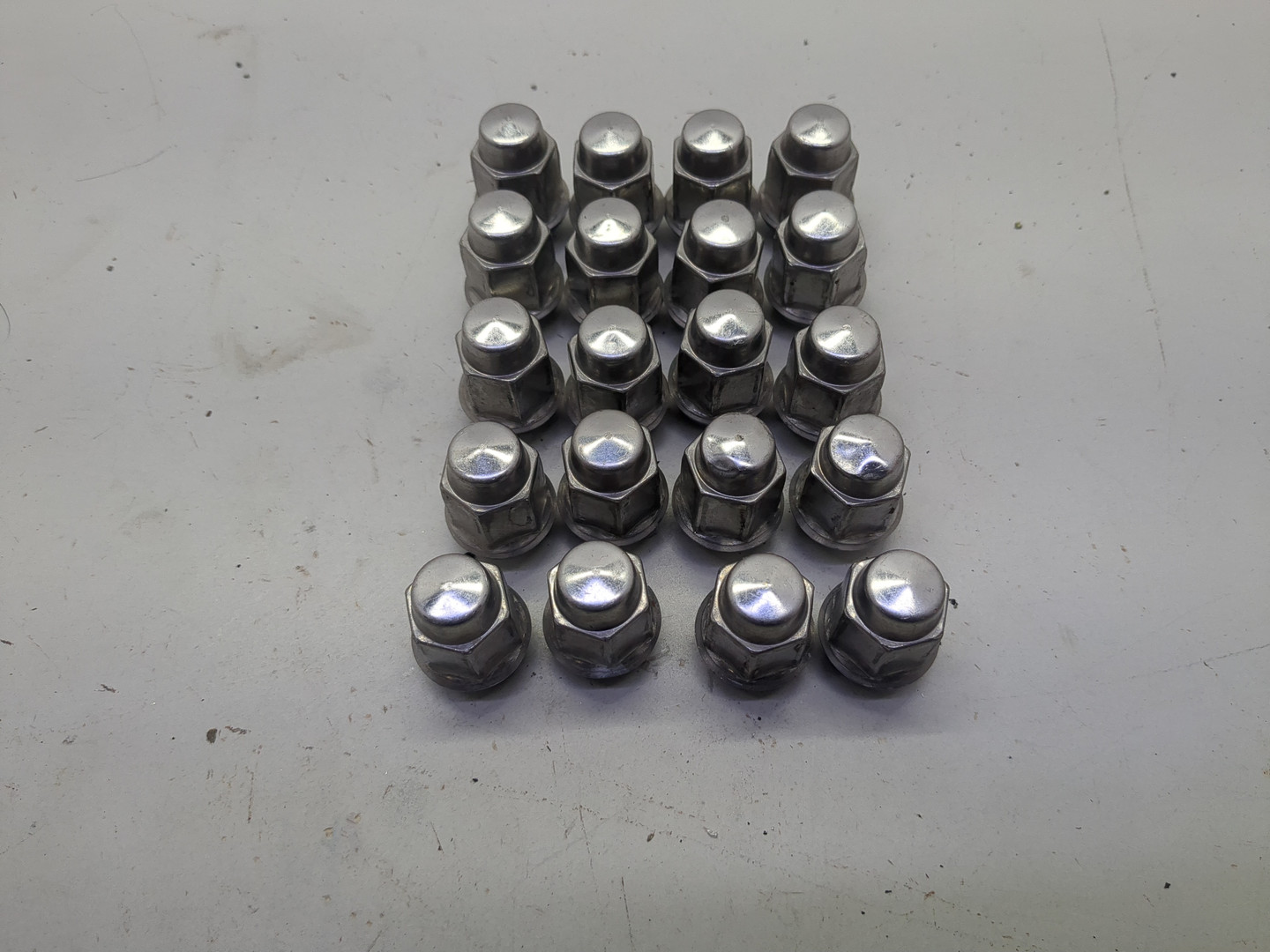 Гайка колеса