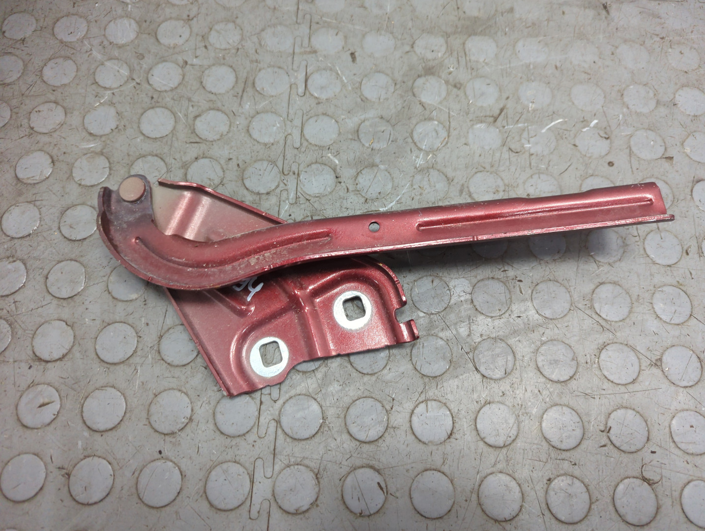 Петля капота правая