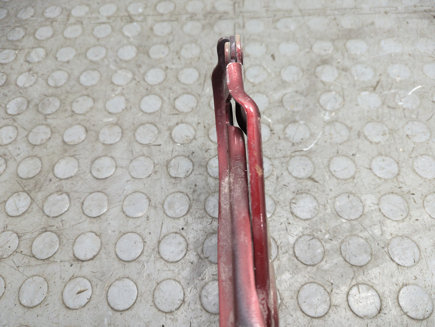 Петля капота правая