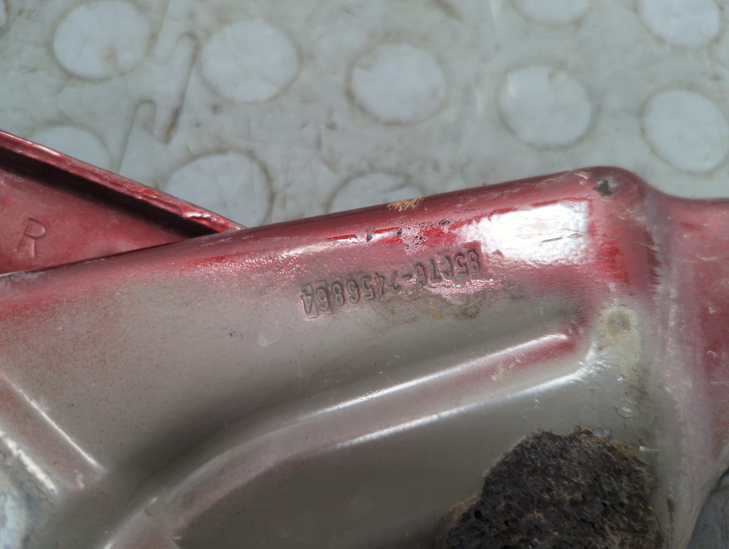 Петля капота правая