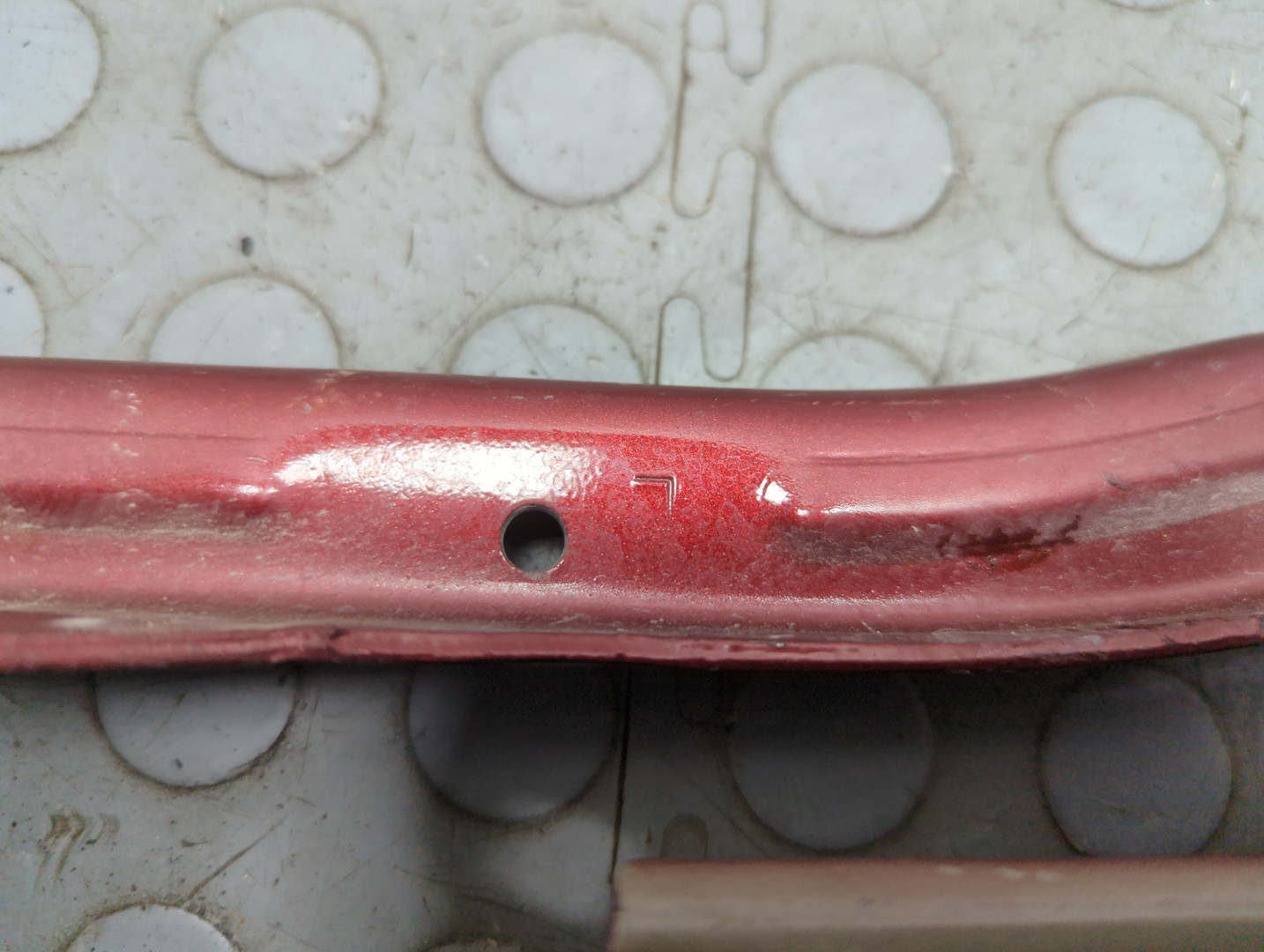 Петля капота левая