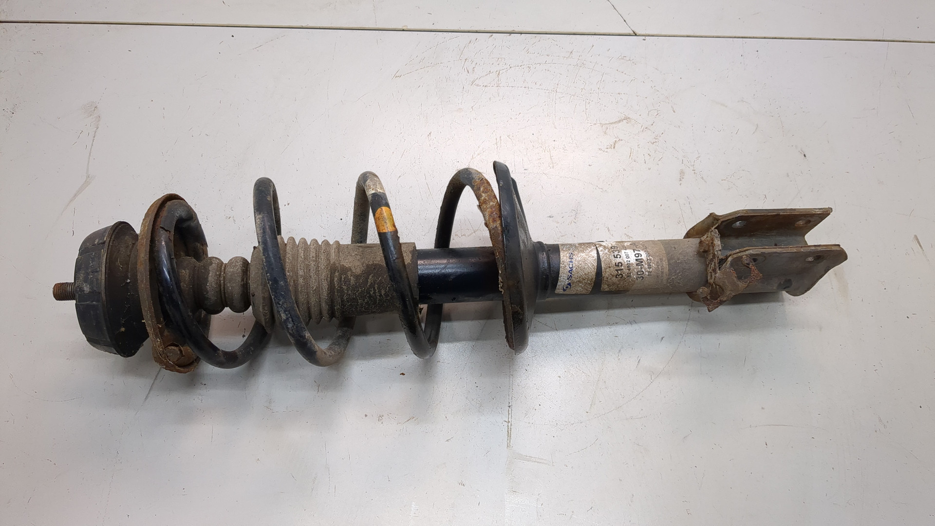 Амортизатор передний