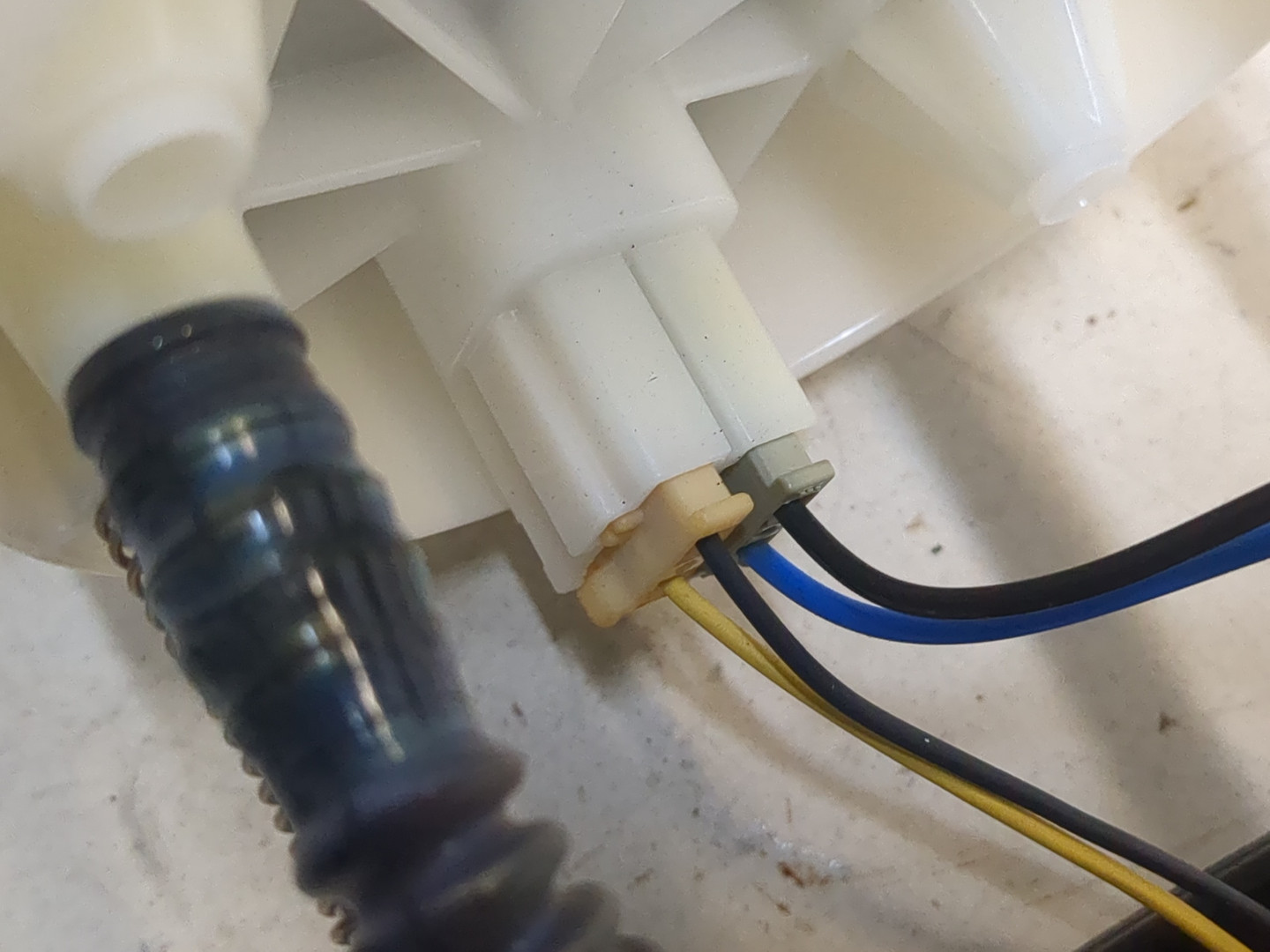 Насос топливный электрический