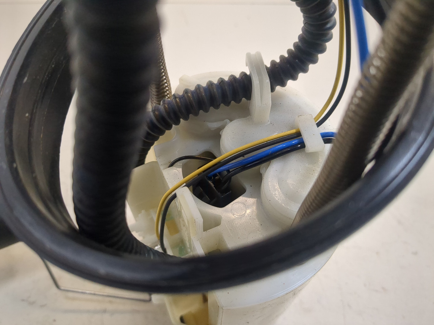 Насос топливный электрический