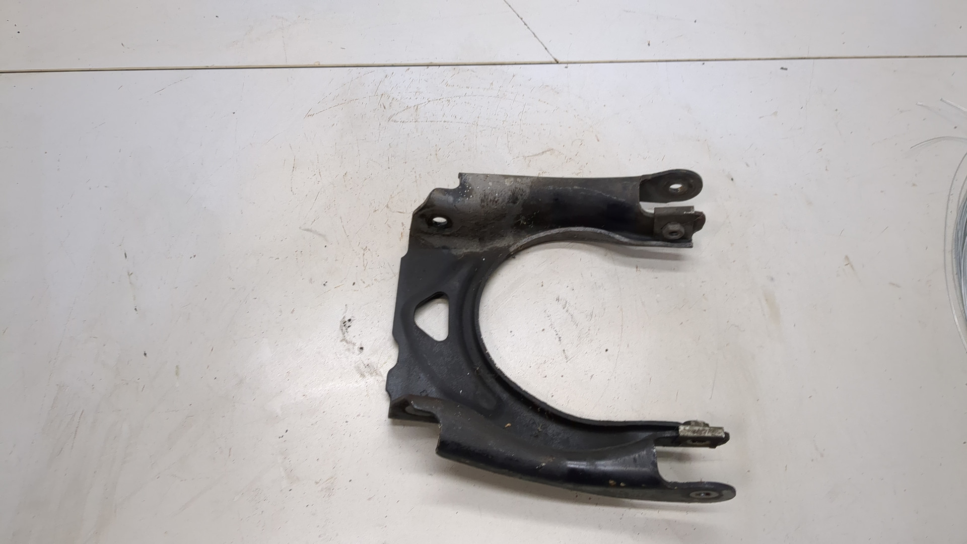 Рычаг передний левый