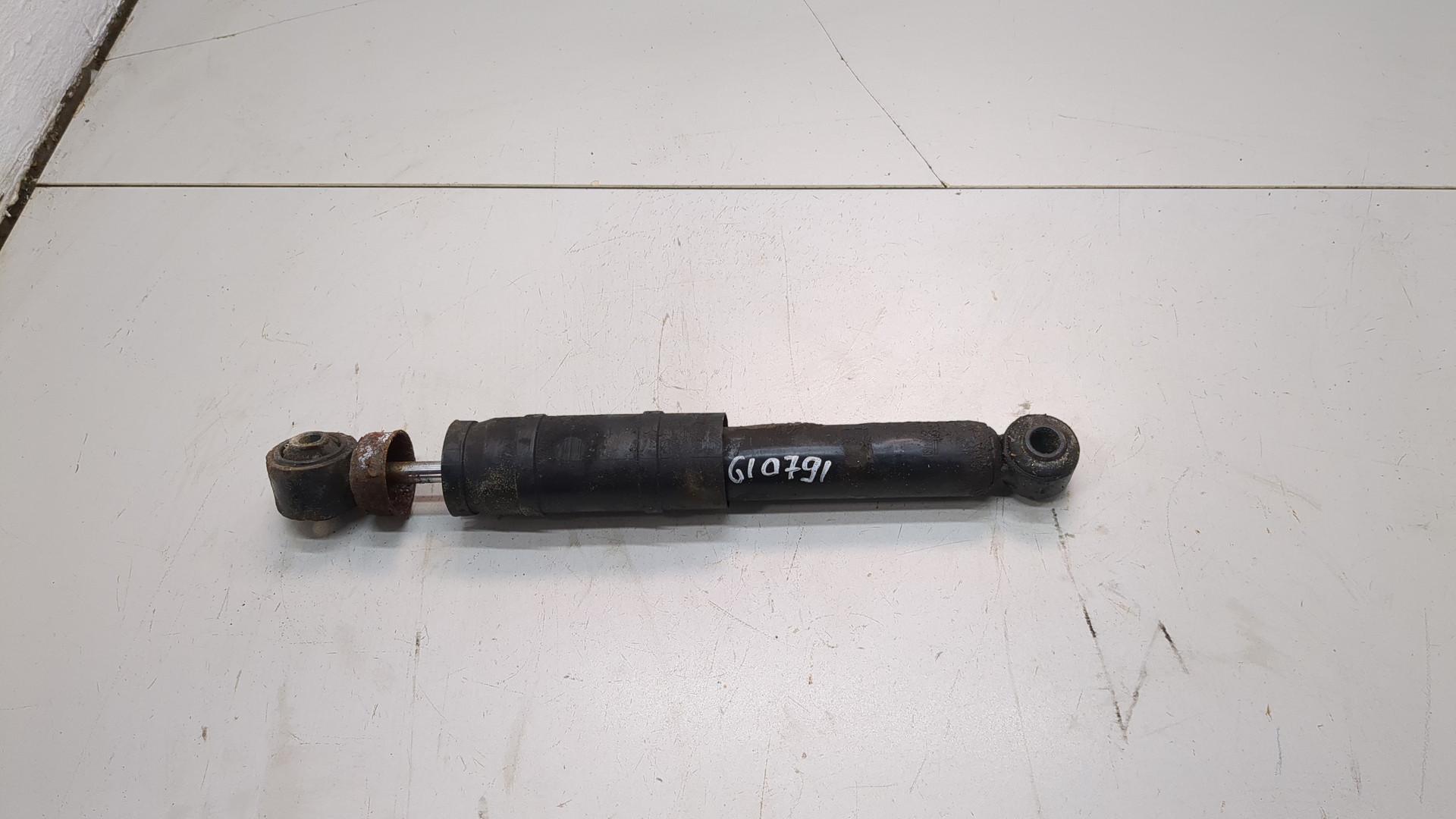 Амортизатор задний (стойка)