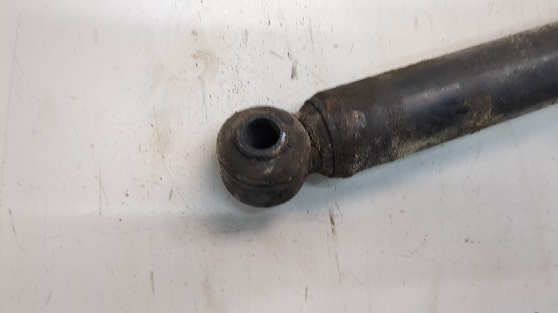 Амортизатор задний (стойка)