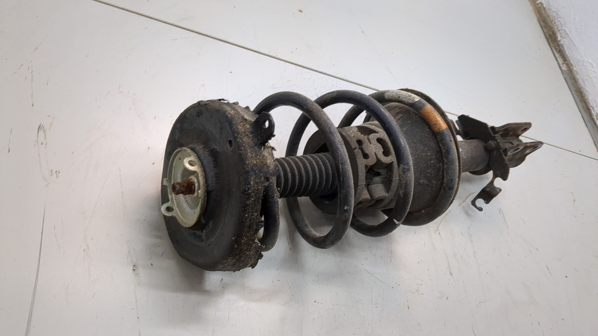 Амортизатор передний