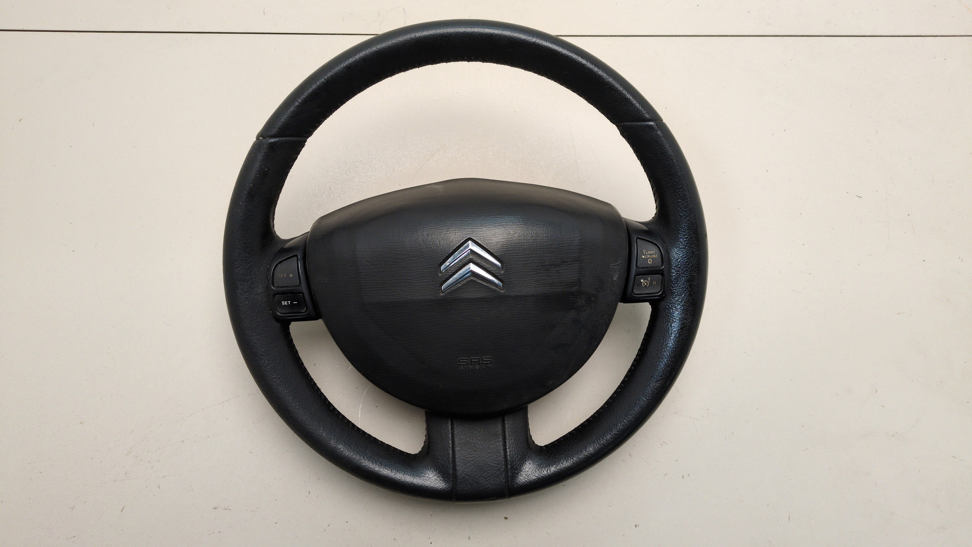 Рулевое колесо (руль)